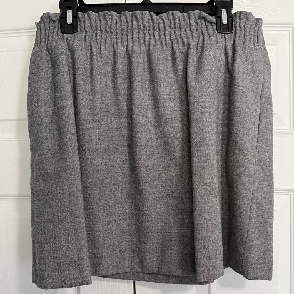 J. Crew size 14 Gray Skirt lined with ruffled waistband and pockets